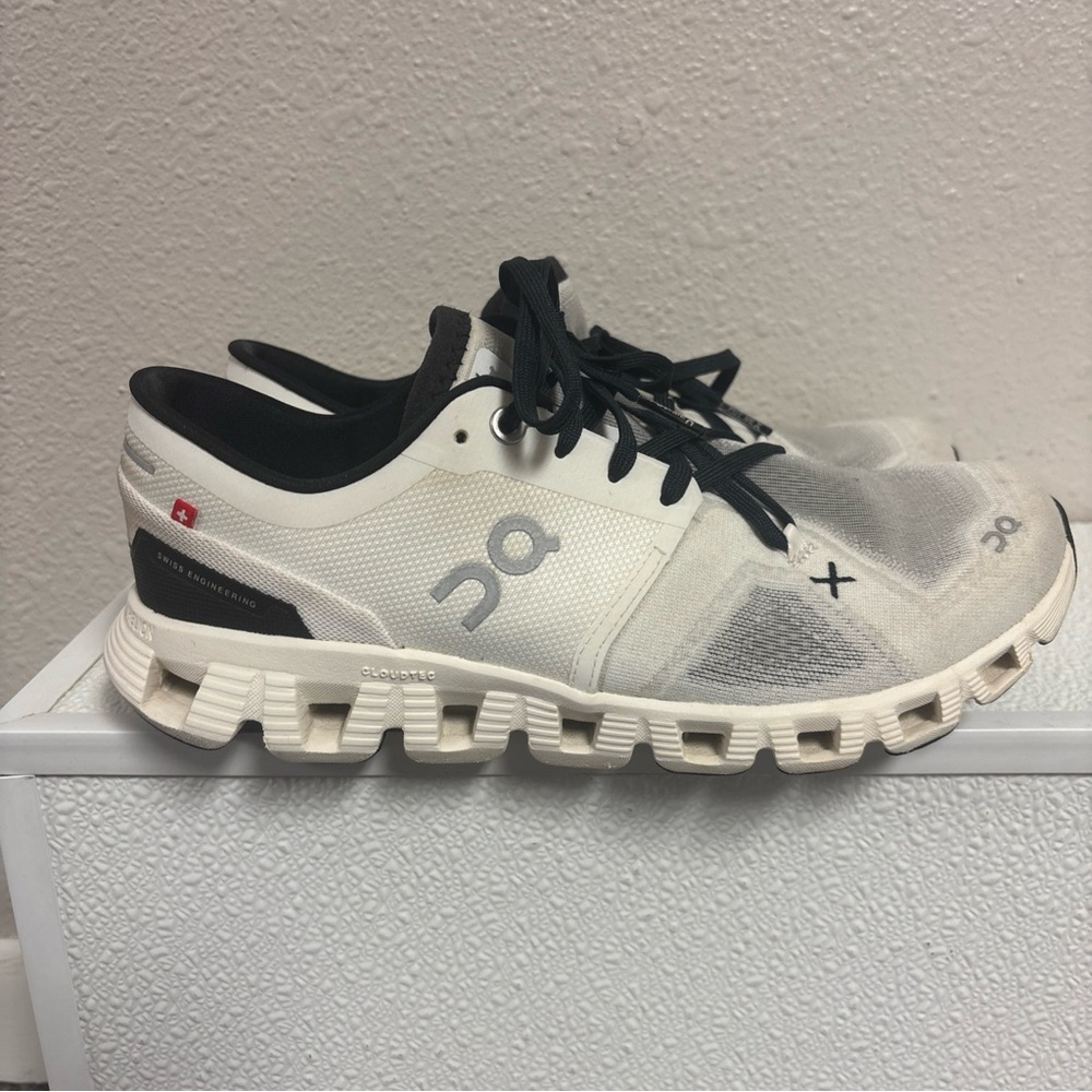 ON Cloud X 3 White Black Running Shoes 60.98697 Women's Size 8.5